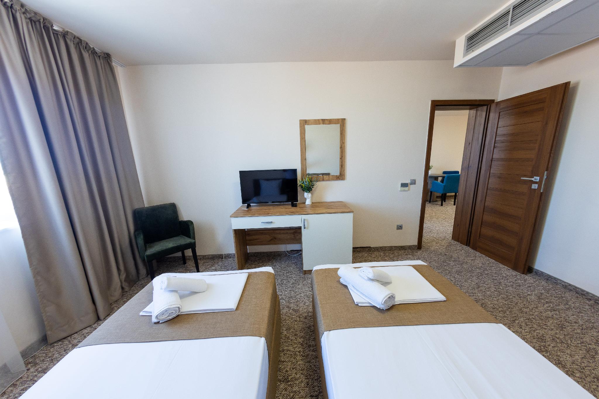 3 Bedrooms, Apartment, 2 Double and Twin Beds, City View