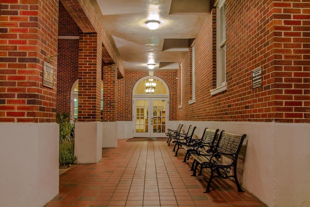 Hassayampa Inn 37/61
