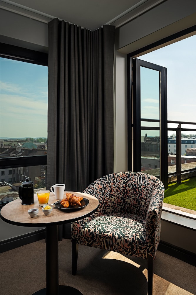 The George Limerick Hotel 36/58