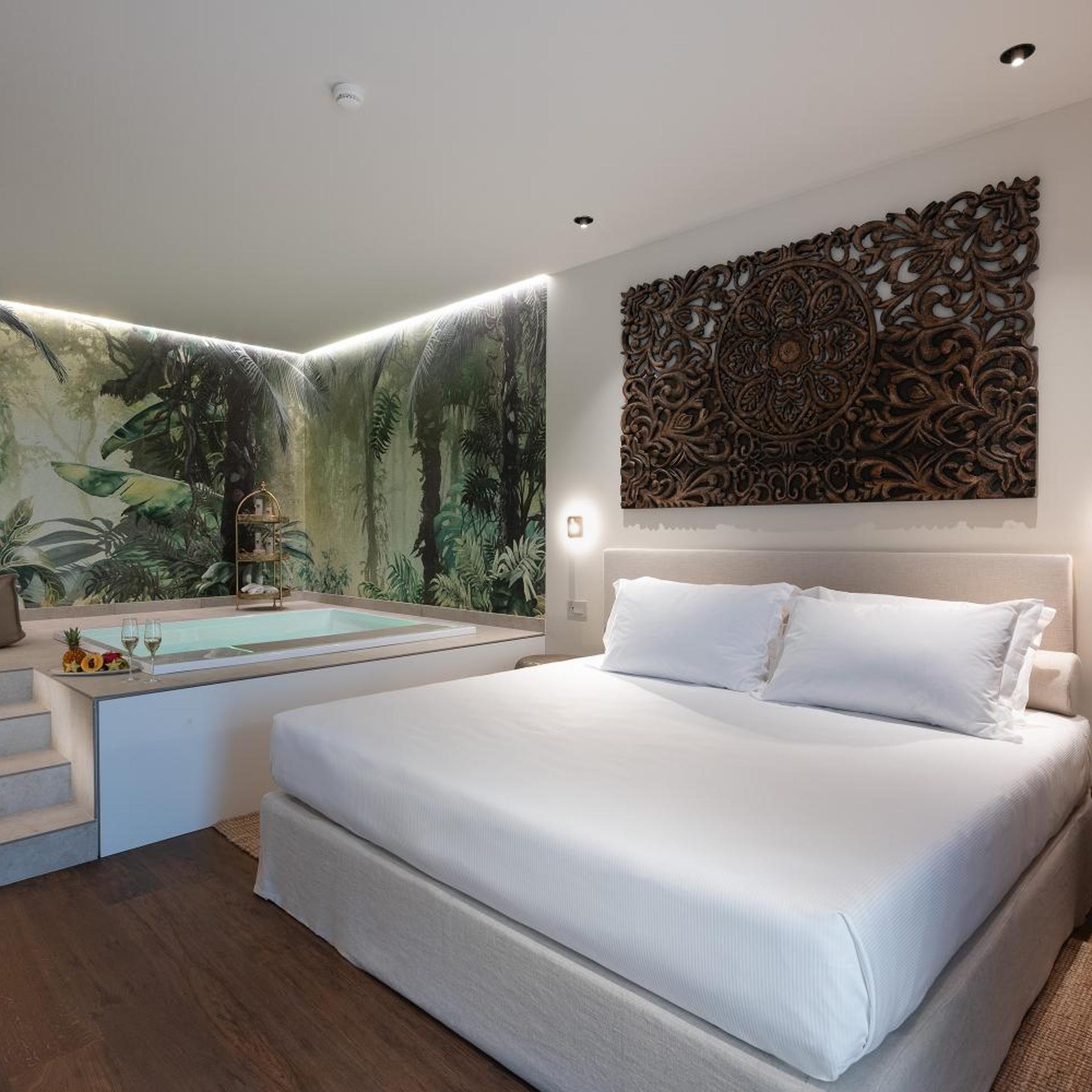 Suite, Hot Tub