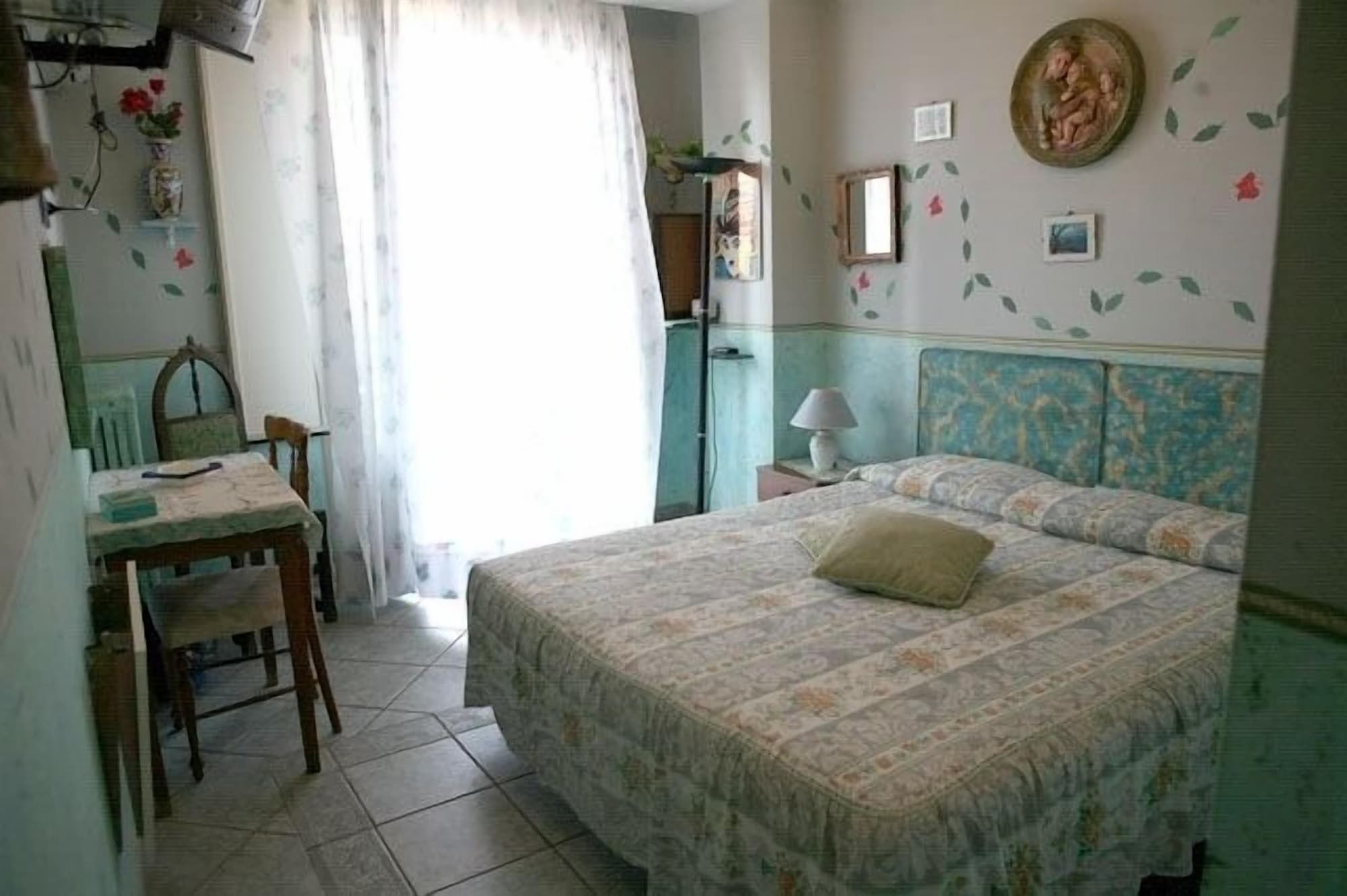 ROOM, DOUBLE OR TWIN BED, GARDEN VIEW
