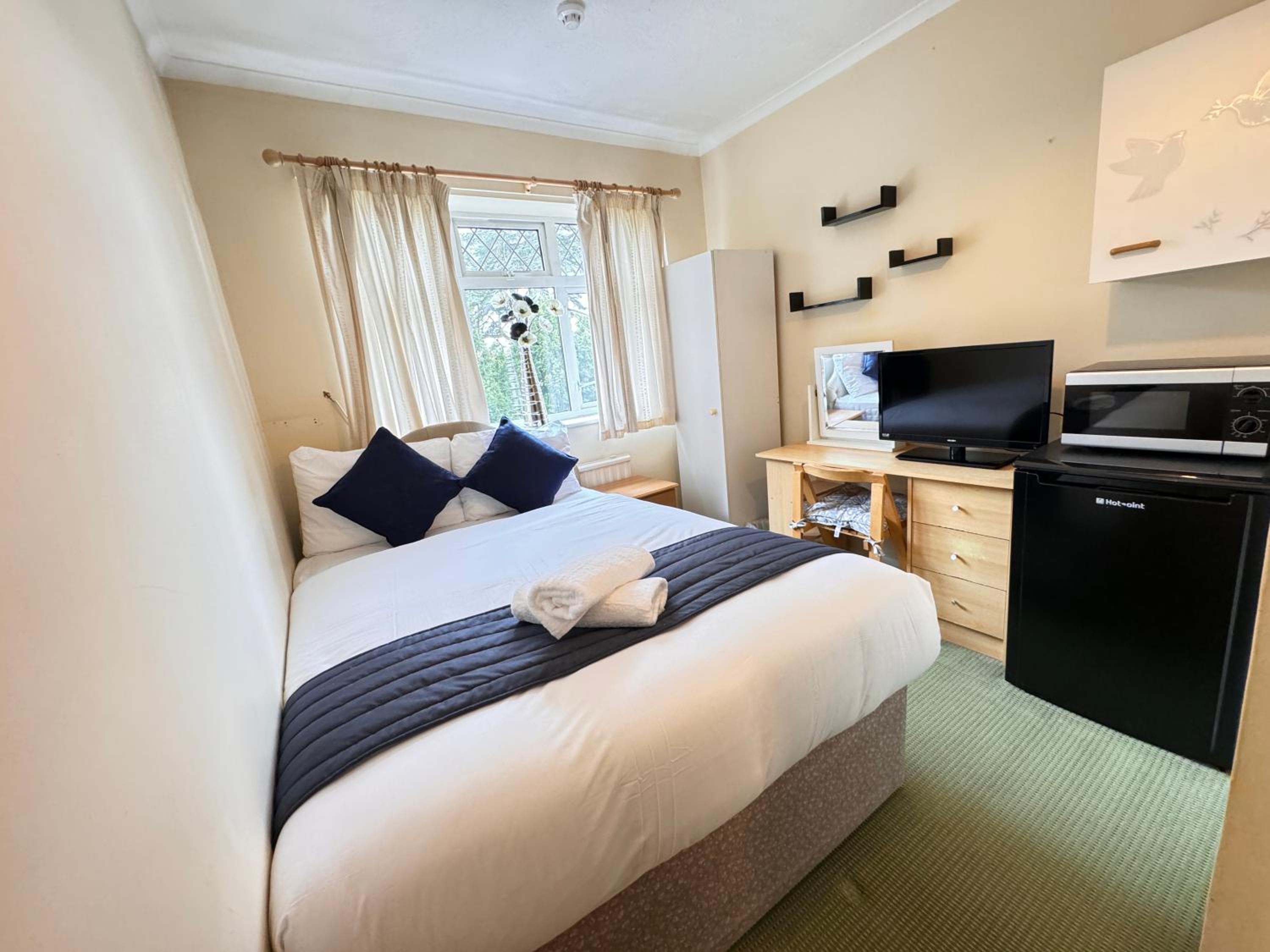 High Trees Guest House Gatwick 17/49