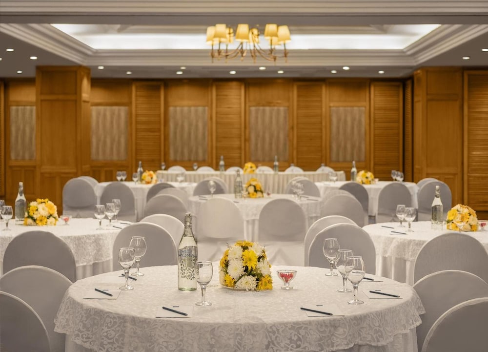 Sarovar Portico Surajkund Faridabad 34/38