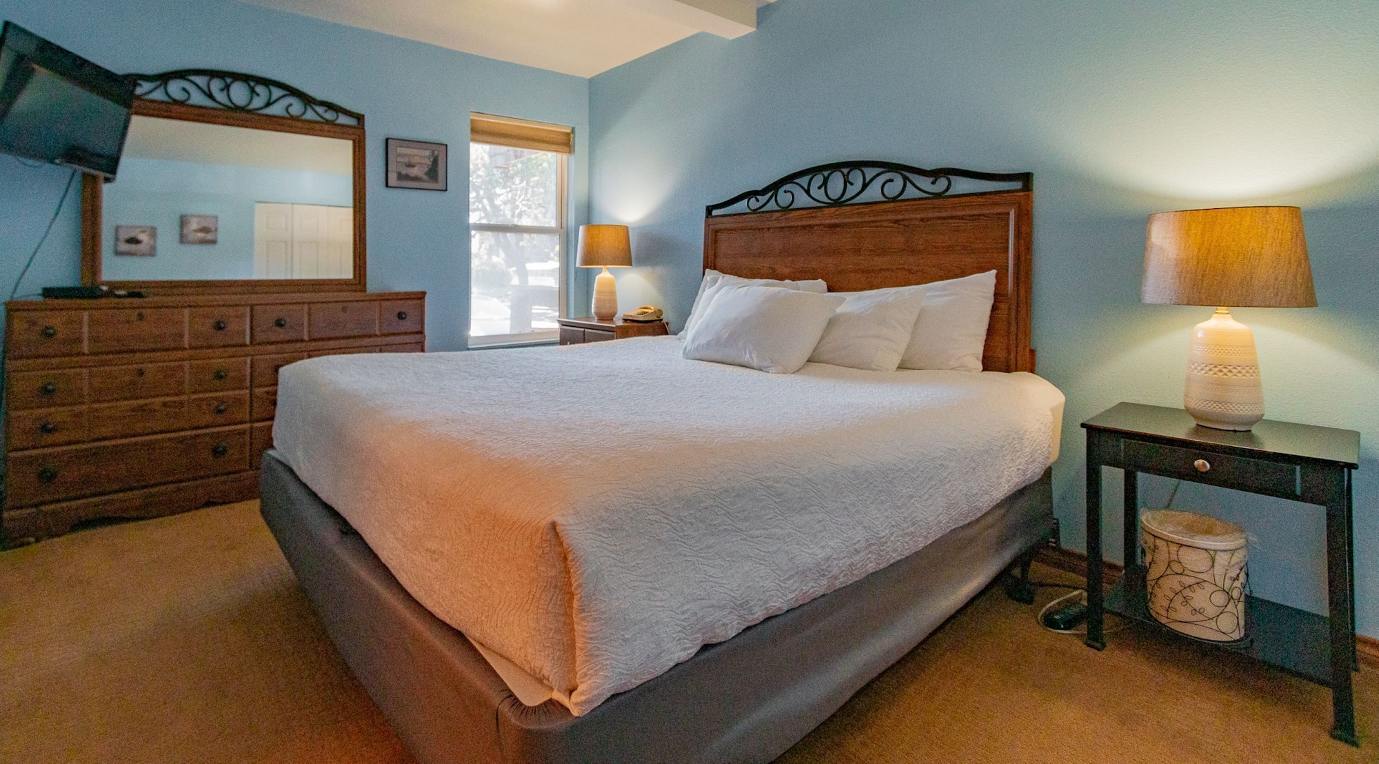 1 Bedroom, Condo, Deluxe, Suite, King Bed, Bay Front, Bay View, Sofa