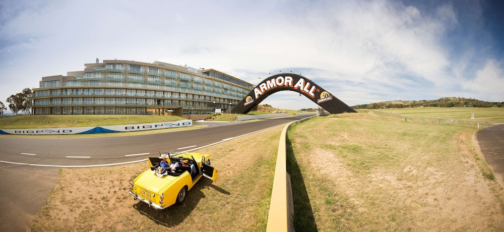 Rydges Mount Panorama Bathurst 60/66