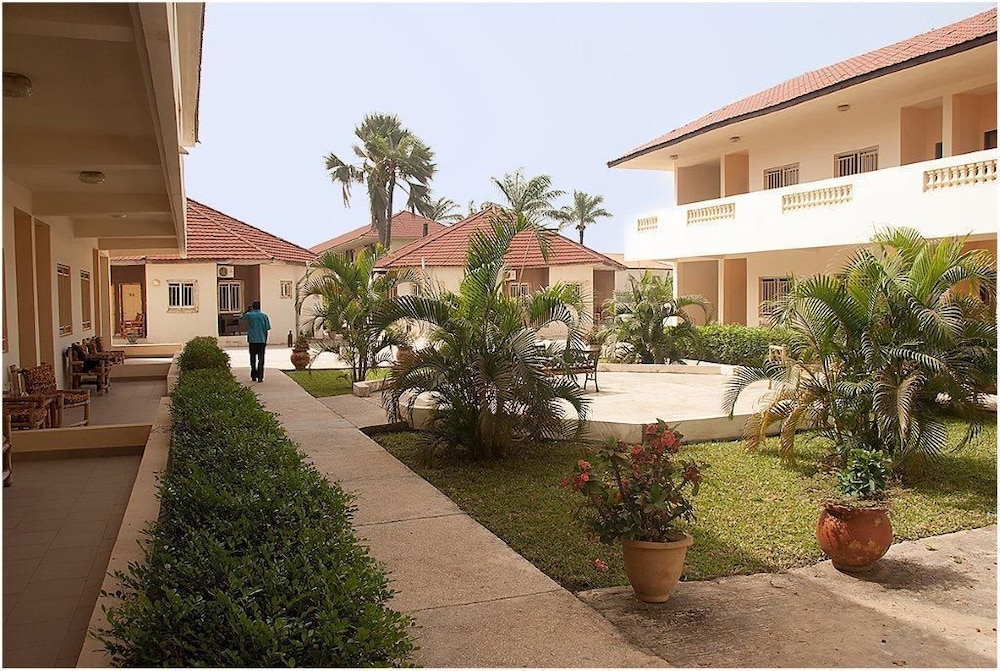 Bamboo Garden Hotel 39/43