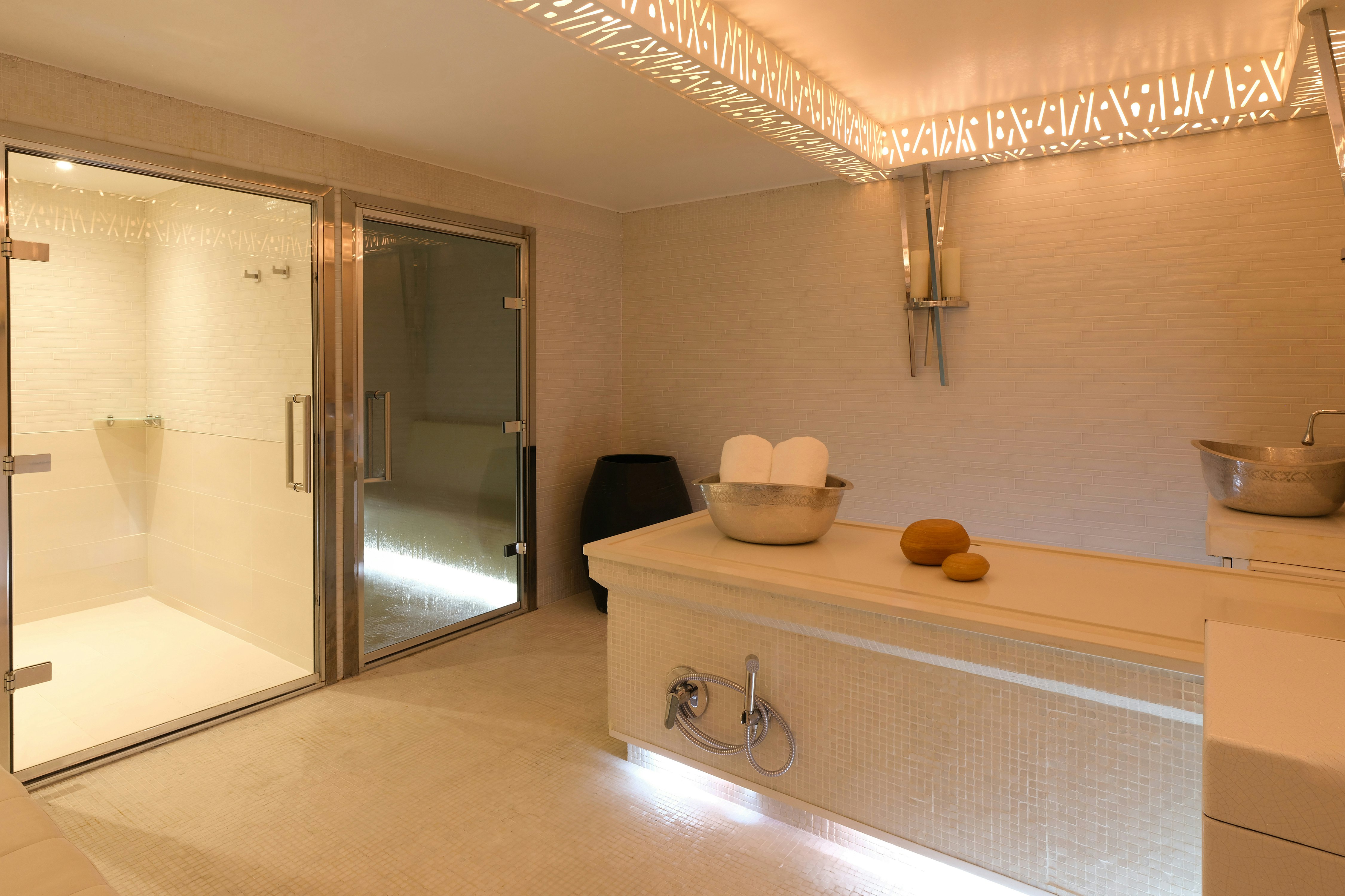 Five Seas by Inwood Hotels 60/60