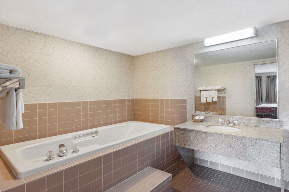 Travelodge By Wyndham Winchester 11/39
