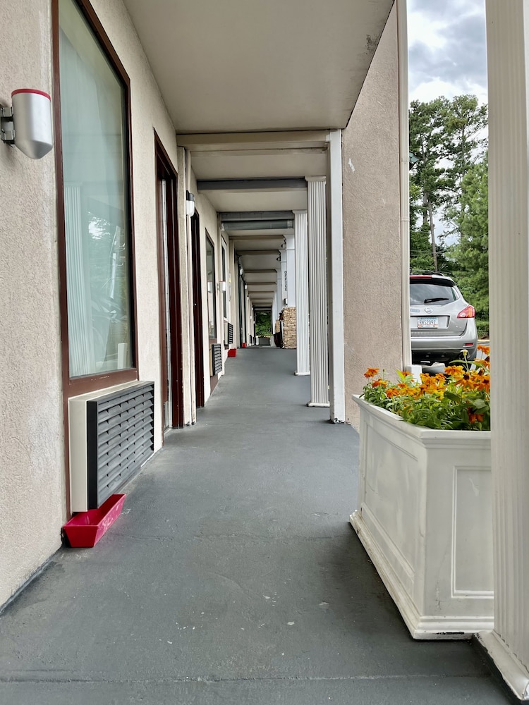West Bank Inn 52/60