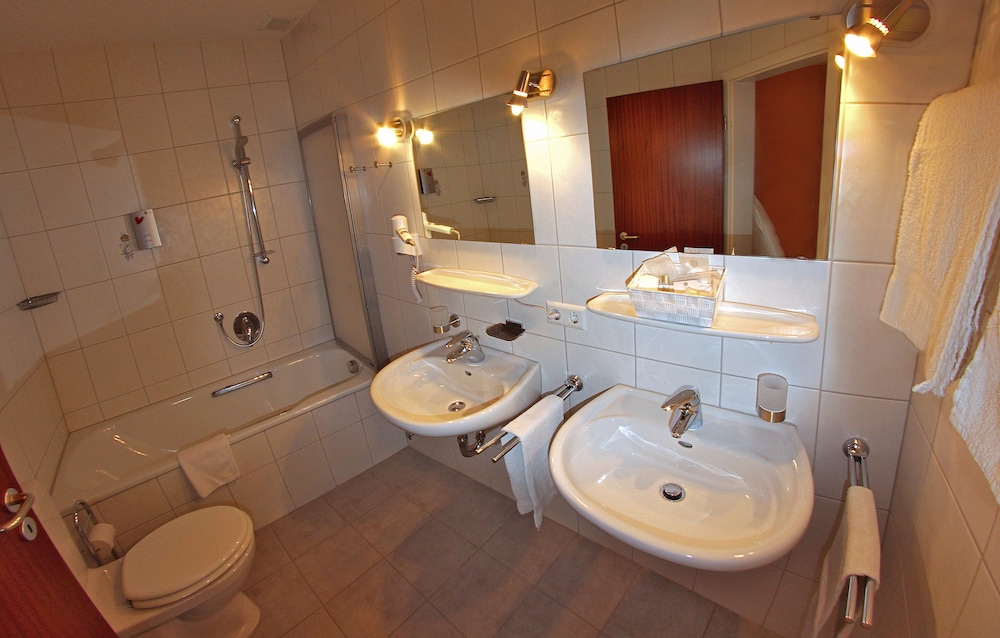 Gesundheitshotel Rossle 42/43