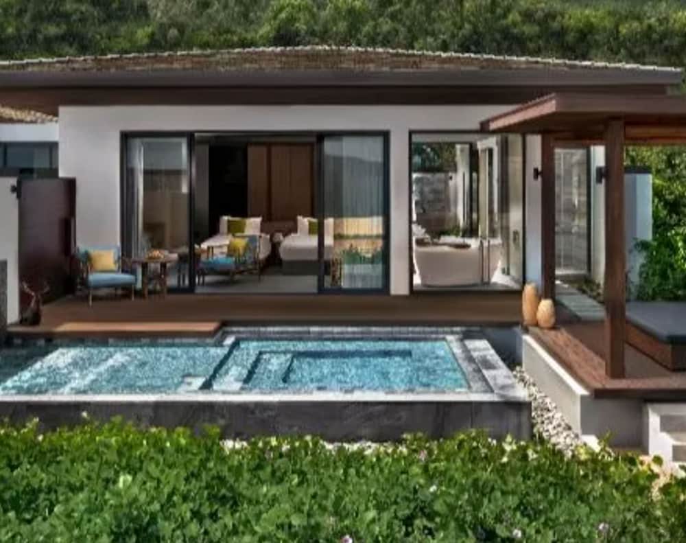 swimming pool spa