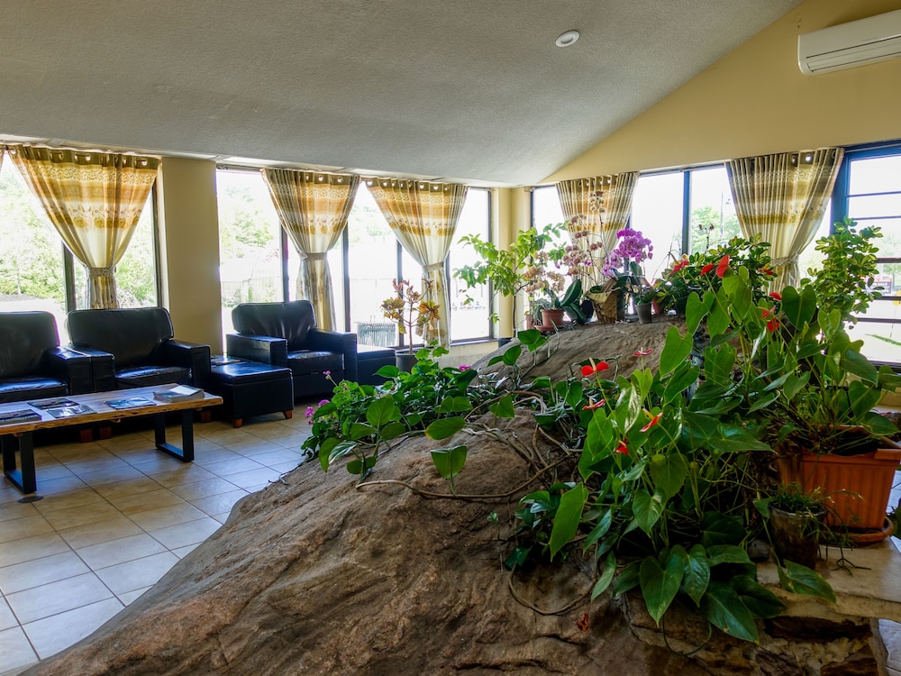 Howard Johnson By Wyndham Gravenhurst 6/57