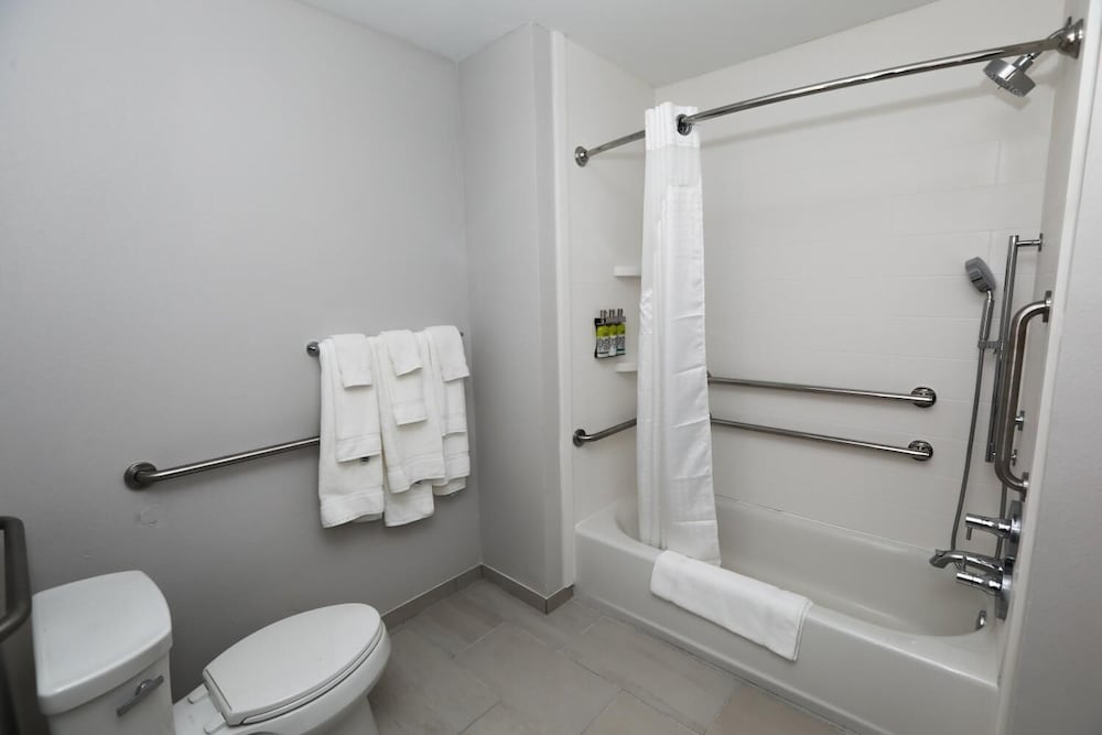 Holiday Inn Express Hillsboro I-35 15/69