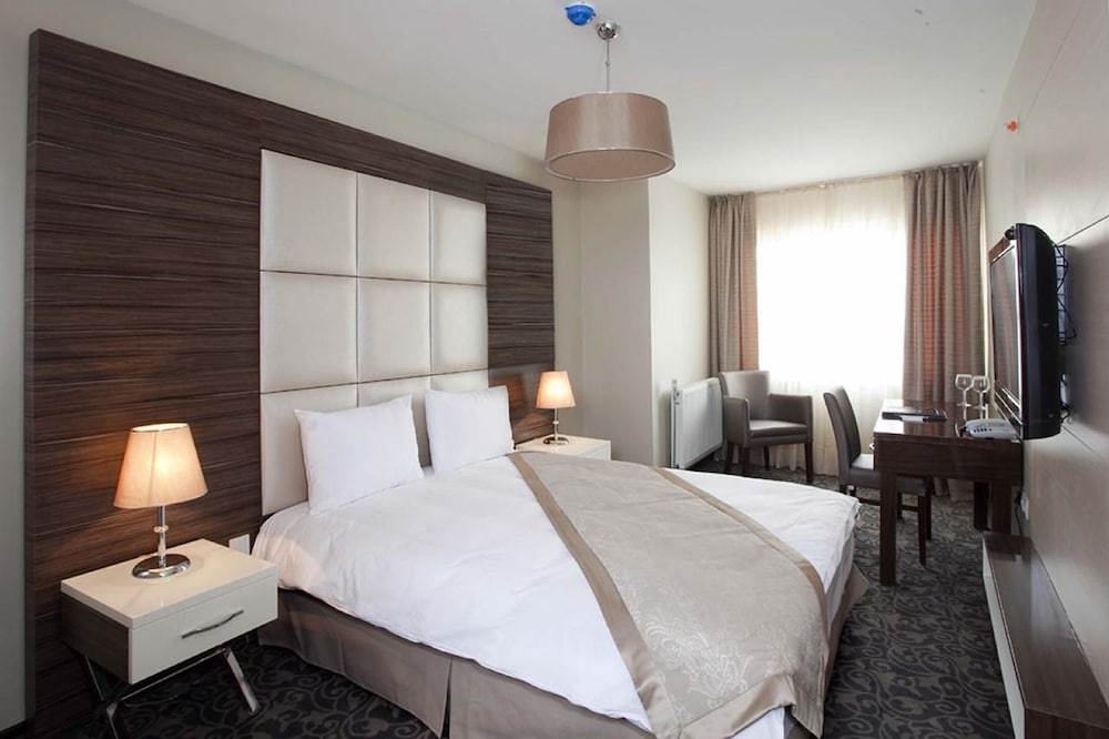 ROOM, SINGLE