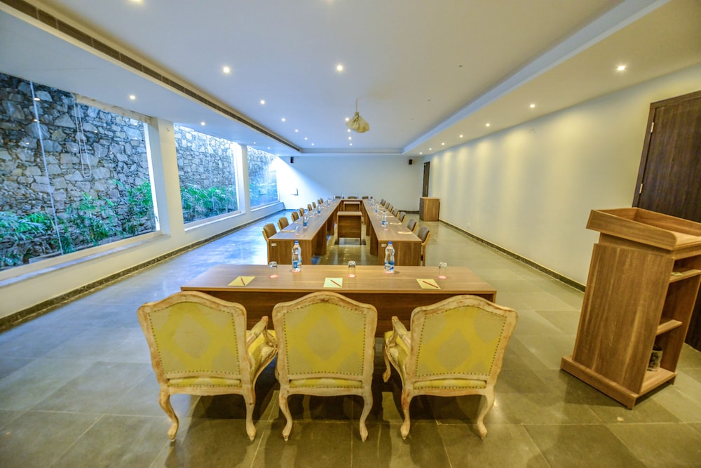 Tatsaraasa Resort and Spa Udaipur 13/40