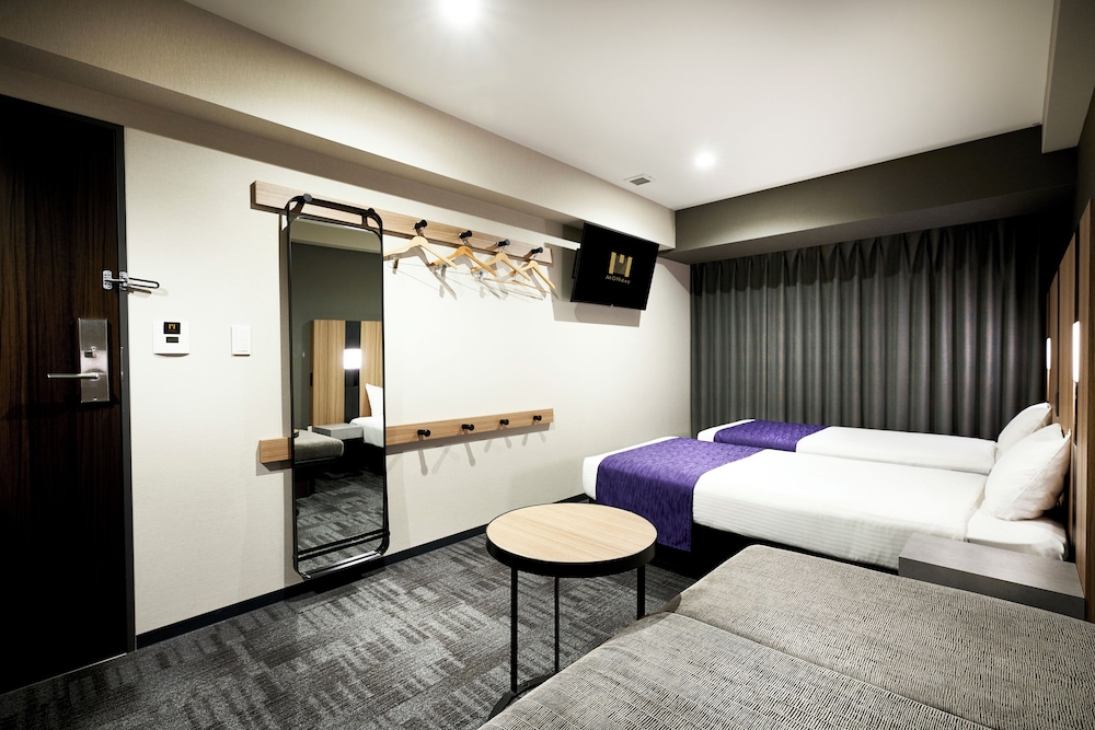 DELUXE, TWIN BEDS, SOFA, BATHTUB