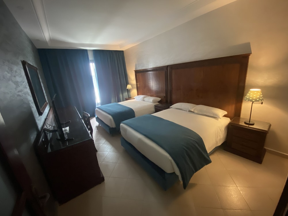 Azur Hotel 8/35