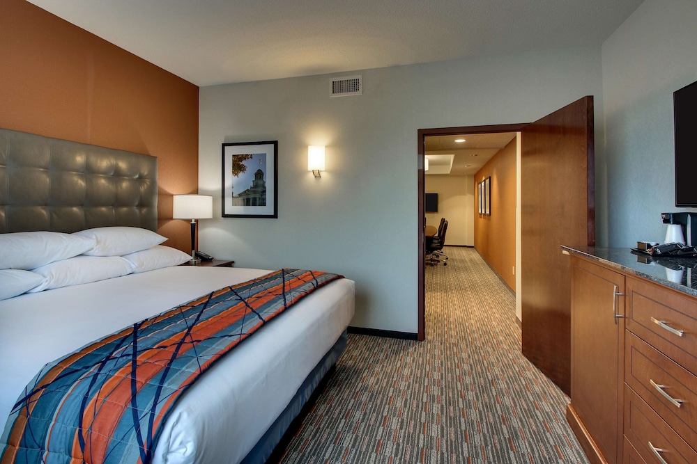 2 Rooms, Mee, Suite, King Bed, Sofa, Accessible