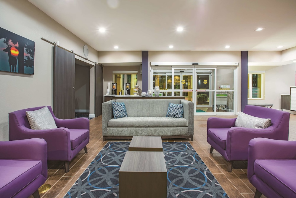 La Quinta Inn & Suites by Wyndham Russellville 21/35