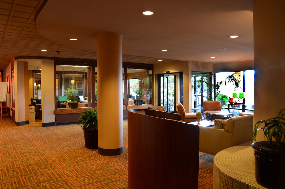 Monarch Hotel And Conference Center 6/59