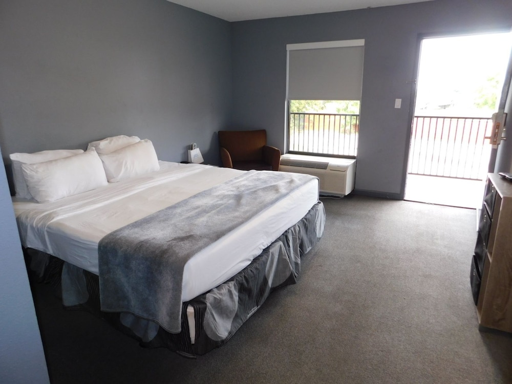 Ramada by Wyndham New Orleans 8/27