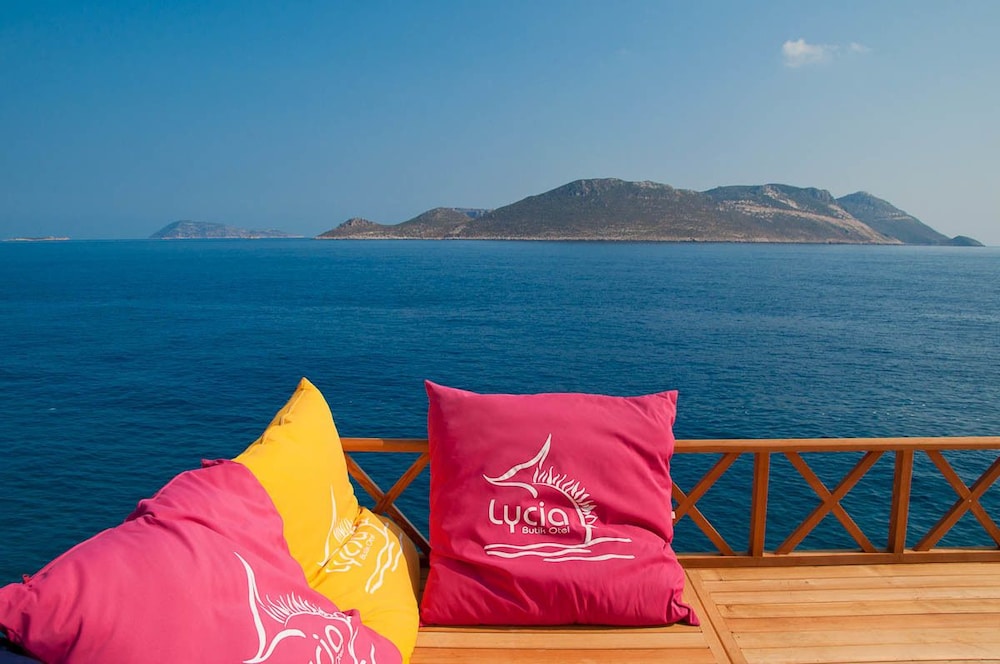 Lycia Hotel 62/65