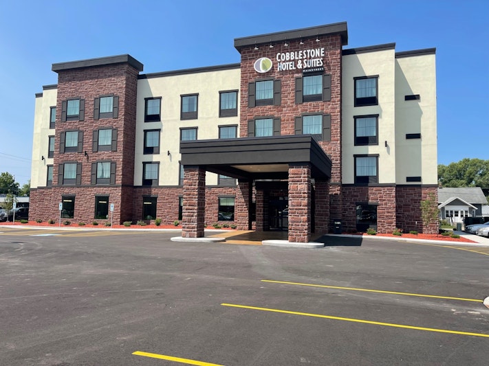 Cobblestone Hotel & Suites-Little Chute 46/48