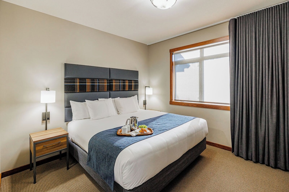 3 BEDROOMS, SUITE