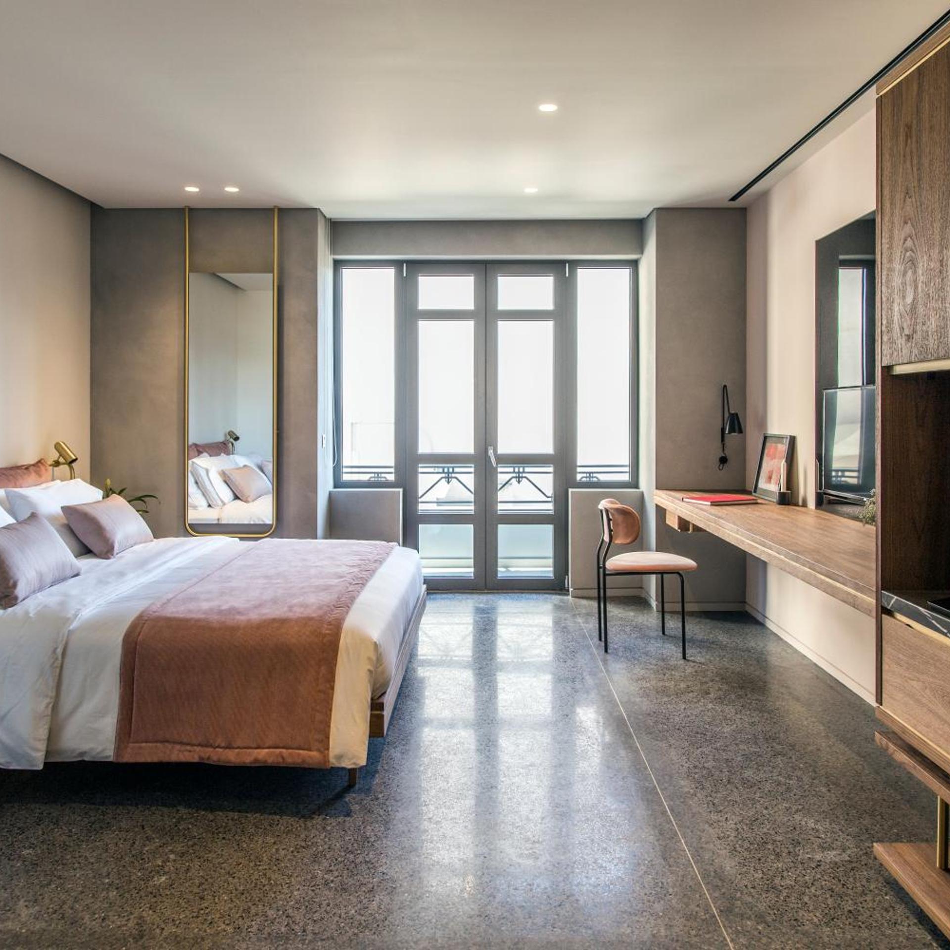 SUPERIOR, DOUBLE BED