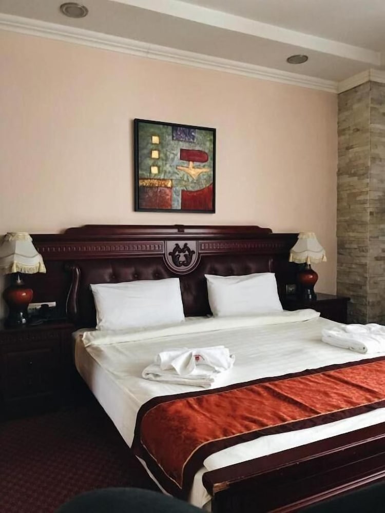 Royal Hotel and Spa 8/17