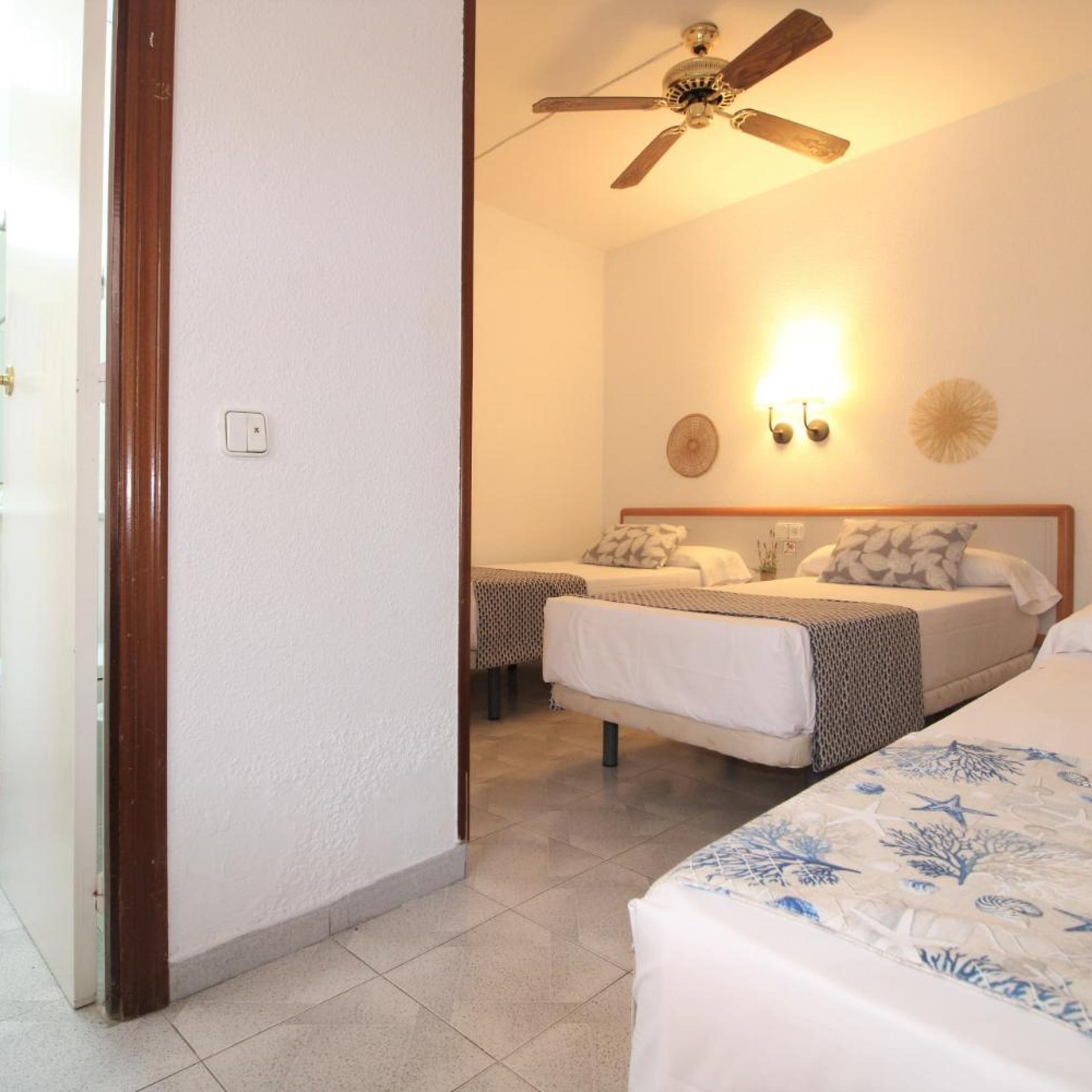 Room, Twin Beds, with Extra Bed