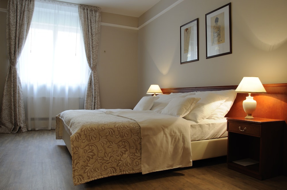 Belvedere Hotel 33/71