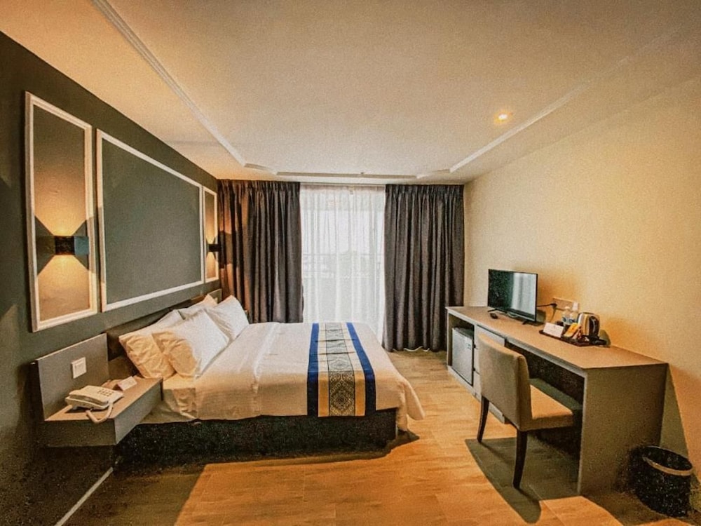 MUAR TRADERS HOTEL 8/26