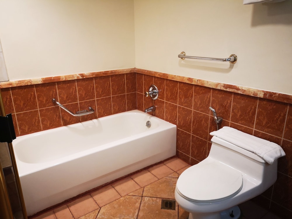 Infinity Towers Suites 50/50