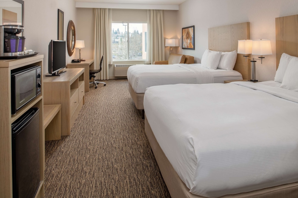 غرفة بسريرين كوين مع أريكة لذوي الإعاقة، DoubleTree by Hilton Olympia Downtown Capitol District 3/10