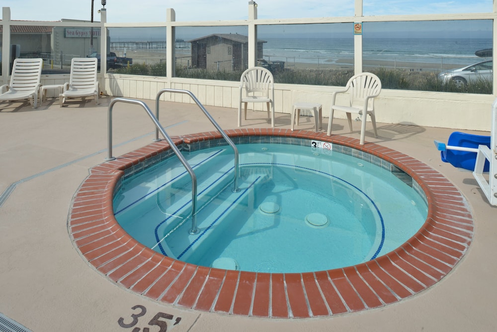 Edgewater Inn And Suites 3/76