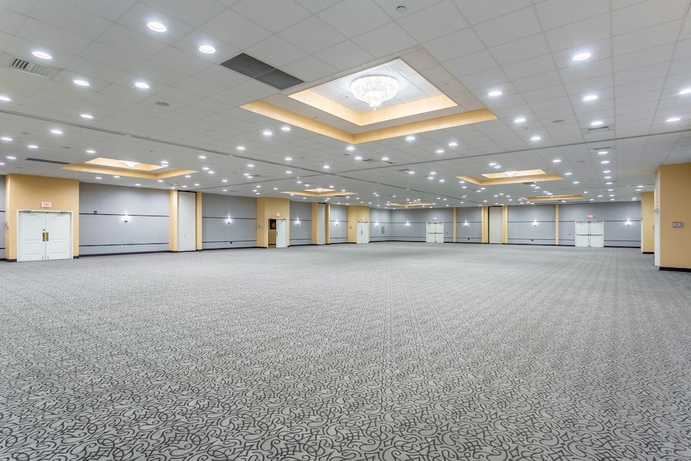 Aspire Hotel and Suites 50/62