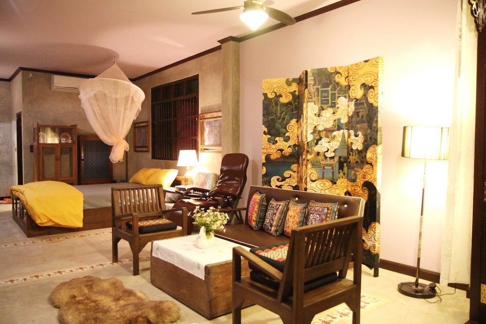 BANG LUANG HOUSE BANGKOK 45/70