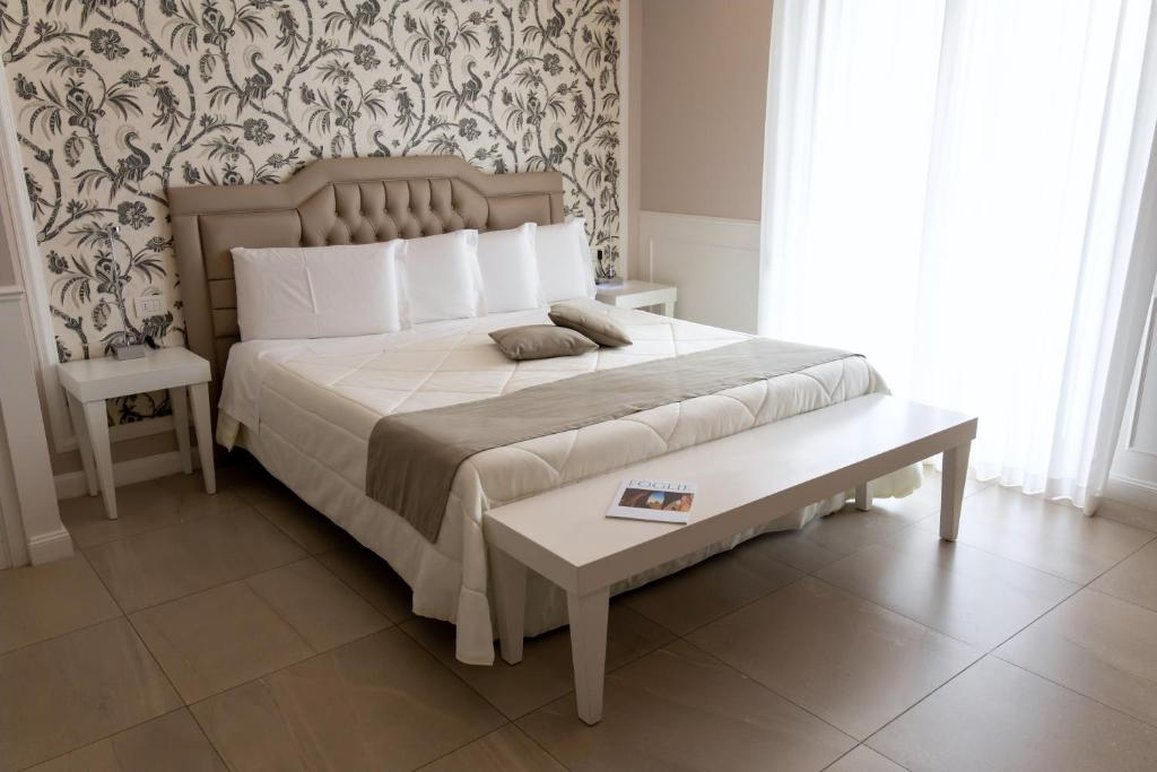 Bianco Riccio Suite Hotel 22/79