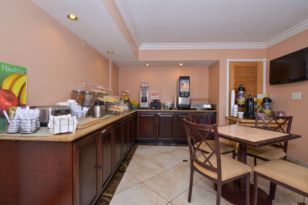 Quality Inn Lake Elsinore 46/51