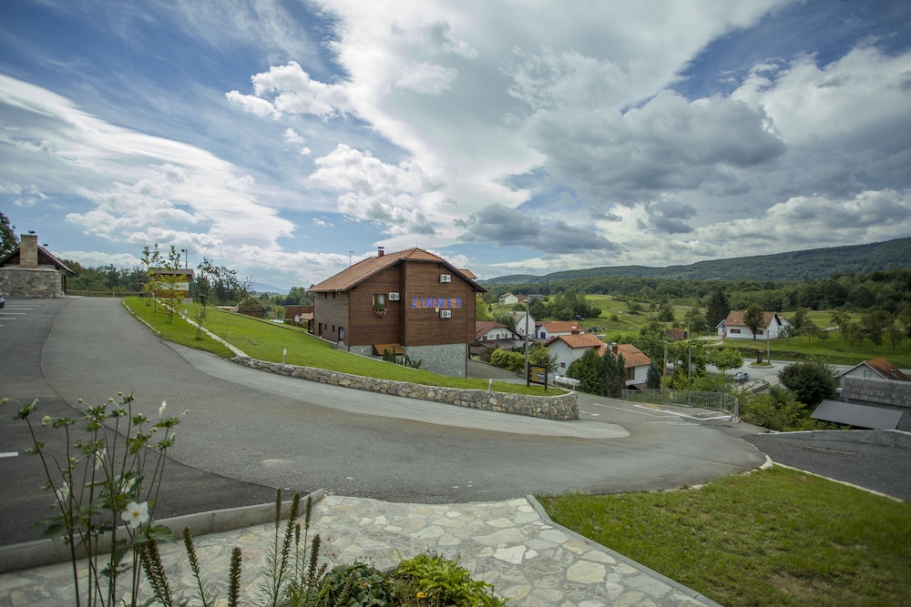 Tourist Center Marko 37/44