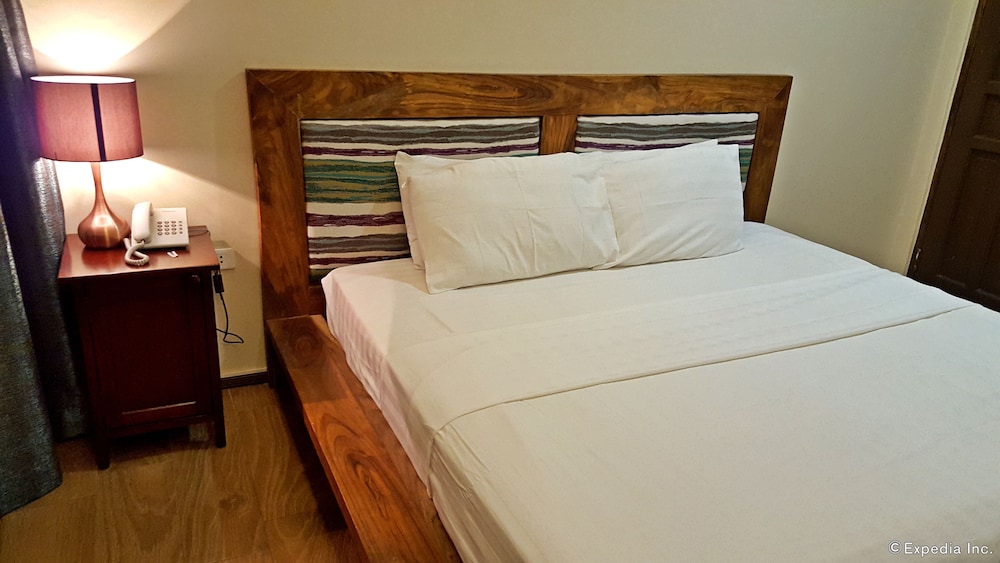 Golden Gate Suites 30/65