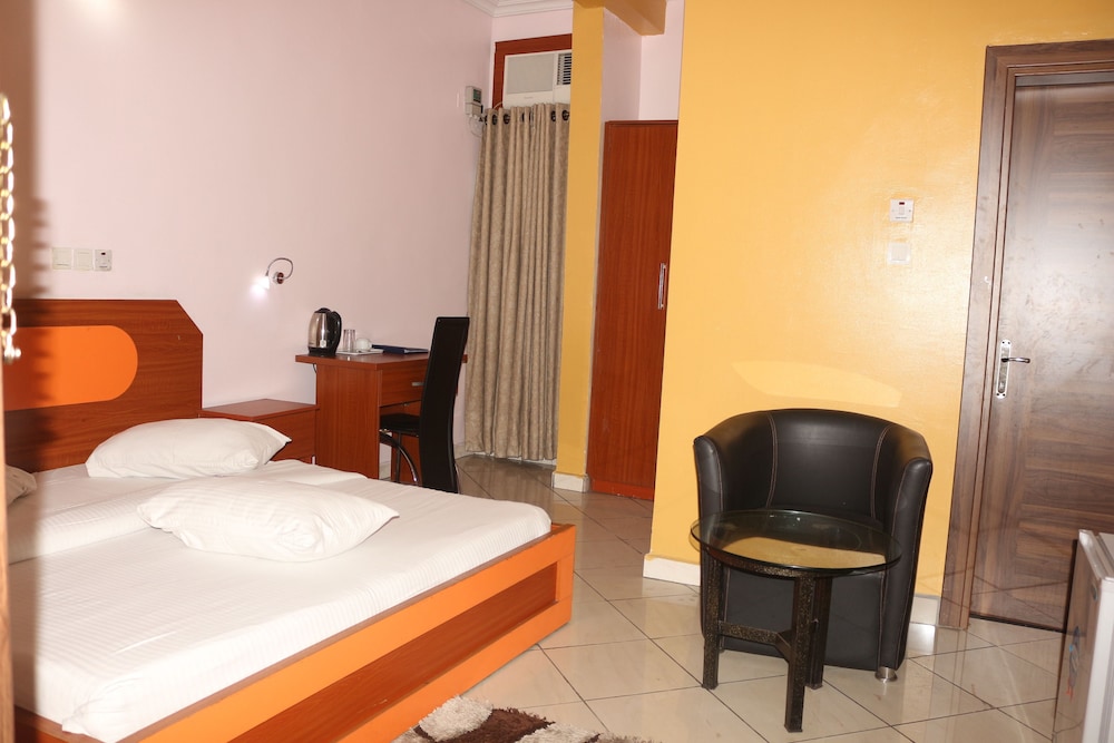 Royal Charlin Hotel And Suites 11/24