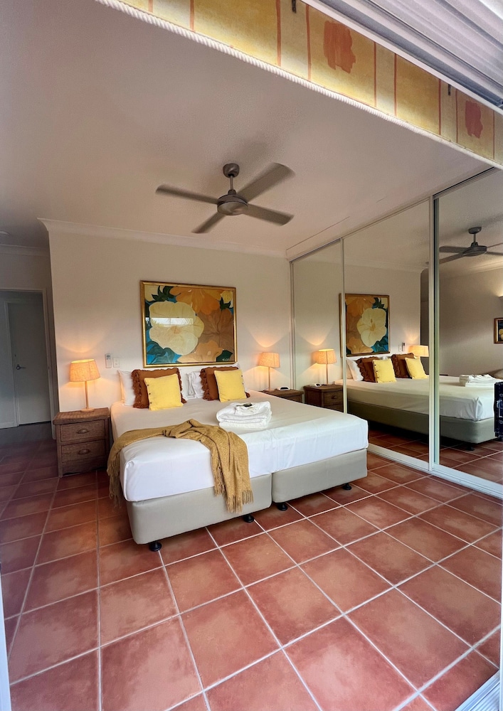 Beachview Apartments at Villa Paradiso 12/50