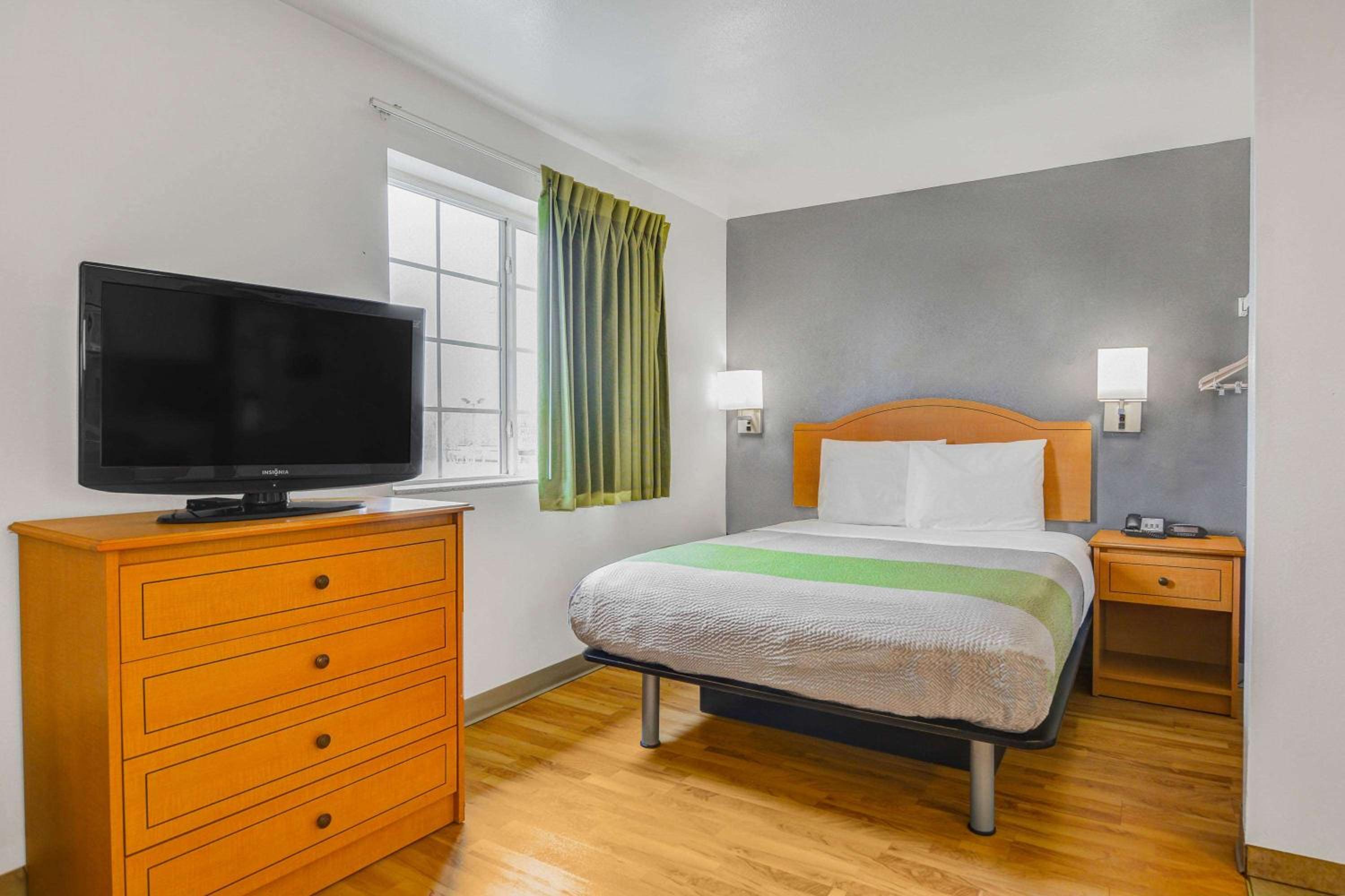 Room, Queen Bed, Smoking