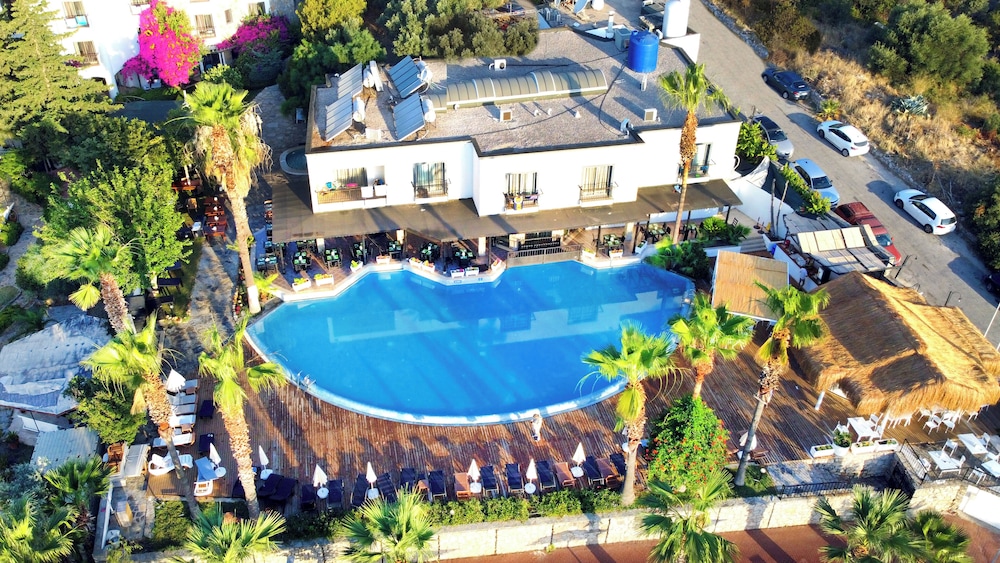 Amilla Beach Resort 6/50