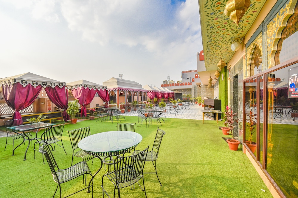 Hotel Laxmi Niwas 4/62