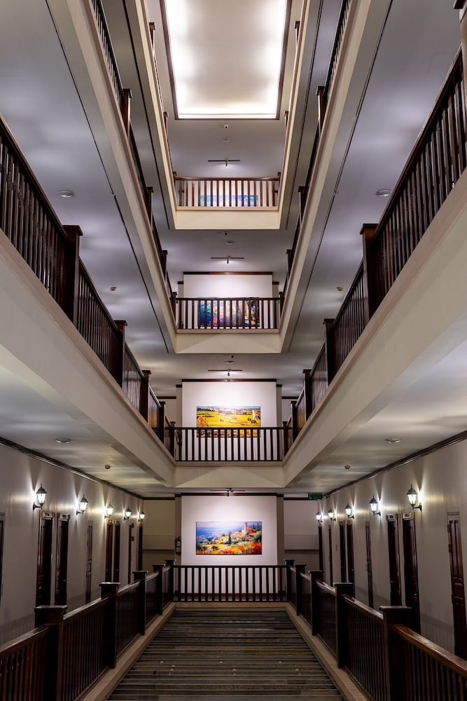 The President Hotel at Chokchai 4 6/57