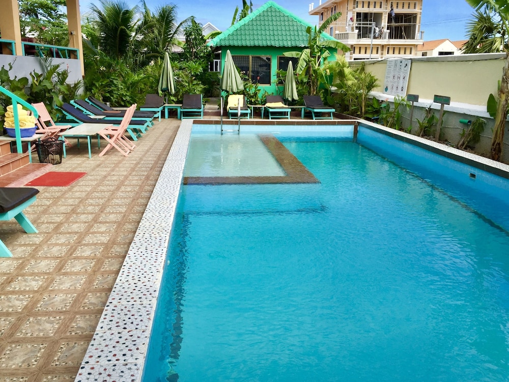 River Dolphin Hotel 50/52