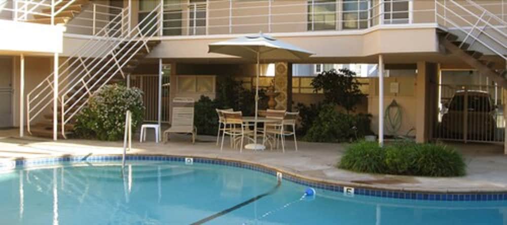 La Jolla Riviera Inn 6/45
